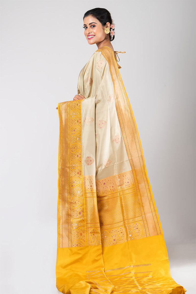 Nafasat (Silk saree with Resham Boota Work)