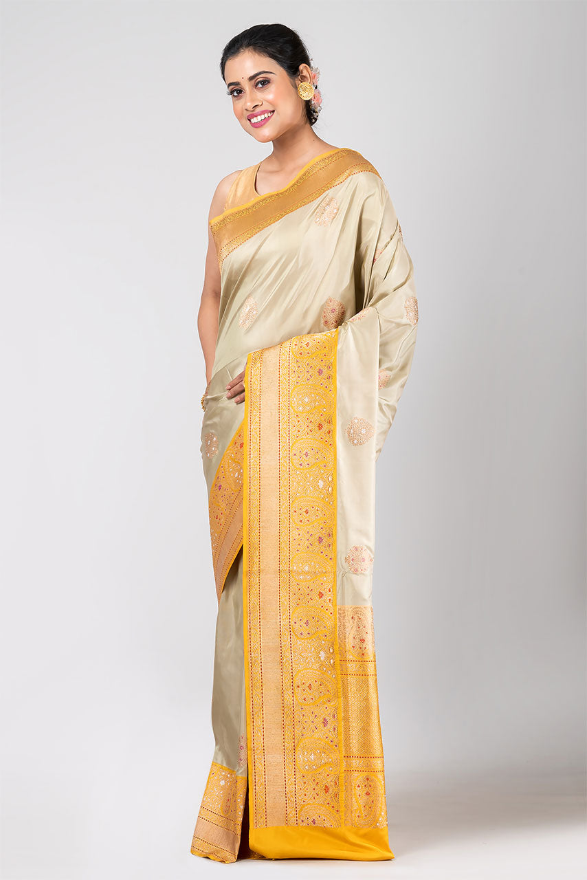 Nafasat (Silk saree with Resham Boota Work)